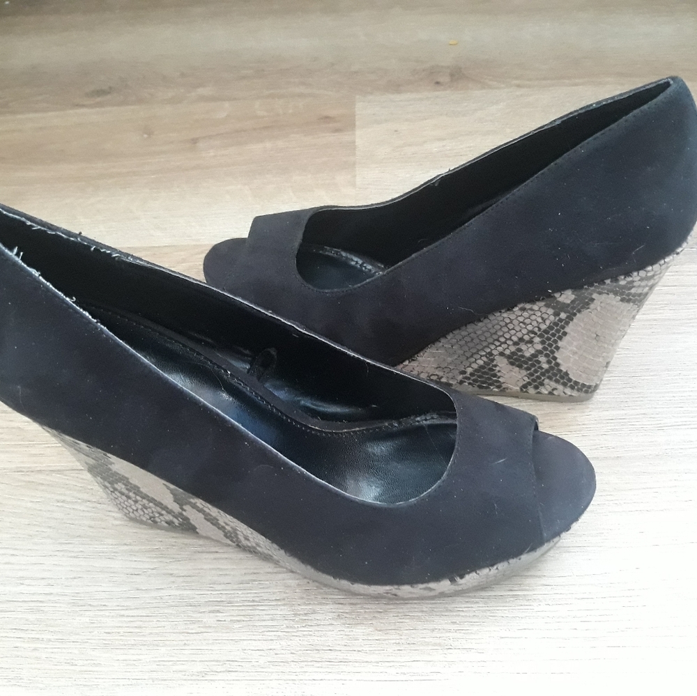 1990's Express Faux Snake Skin Open Toe Wedge Heels - Size 10 Black Suede Shoes - Picture 13 of 15